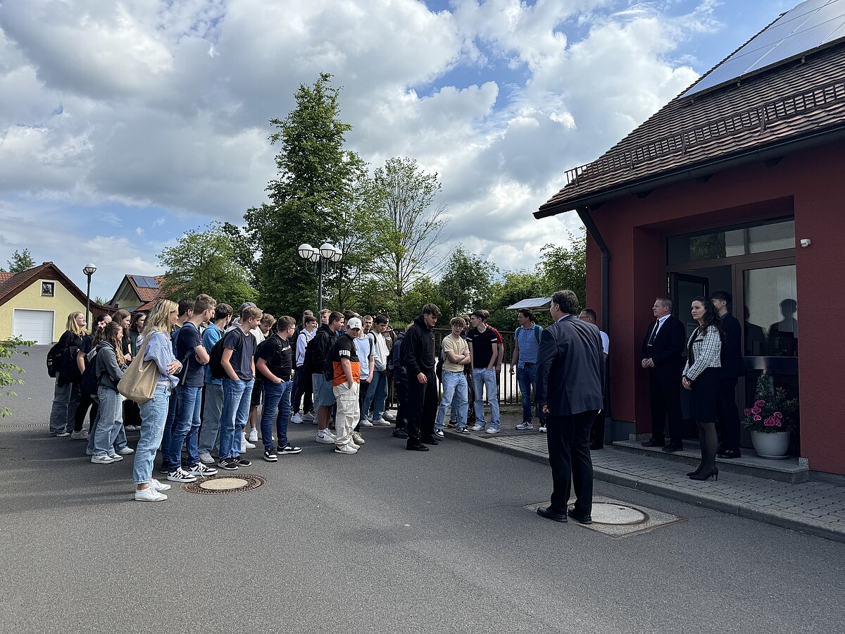 Begrüßung der Realschule Kemnath bei Bestattungen Neumann